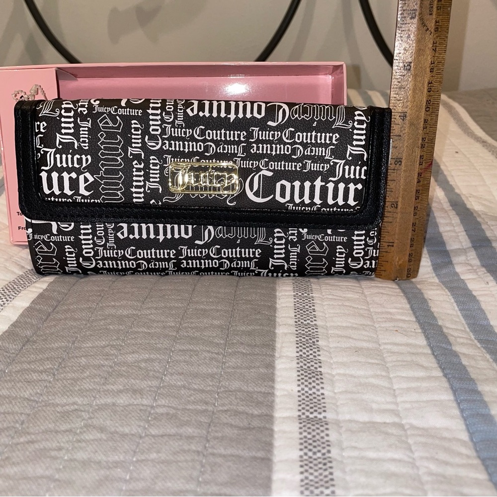 Juicy Couture NWT Logo Clutch Gift Set - Picture 2 of 13